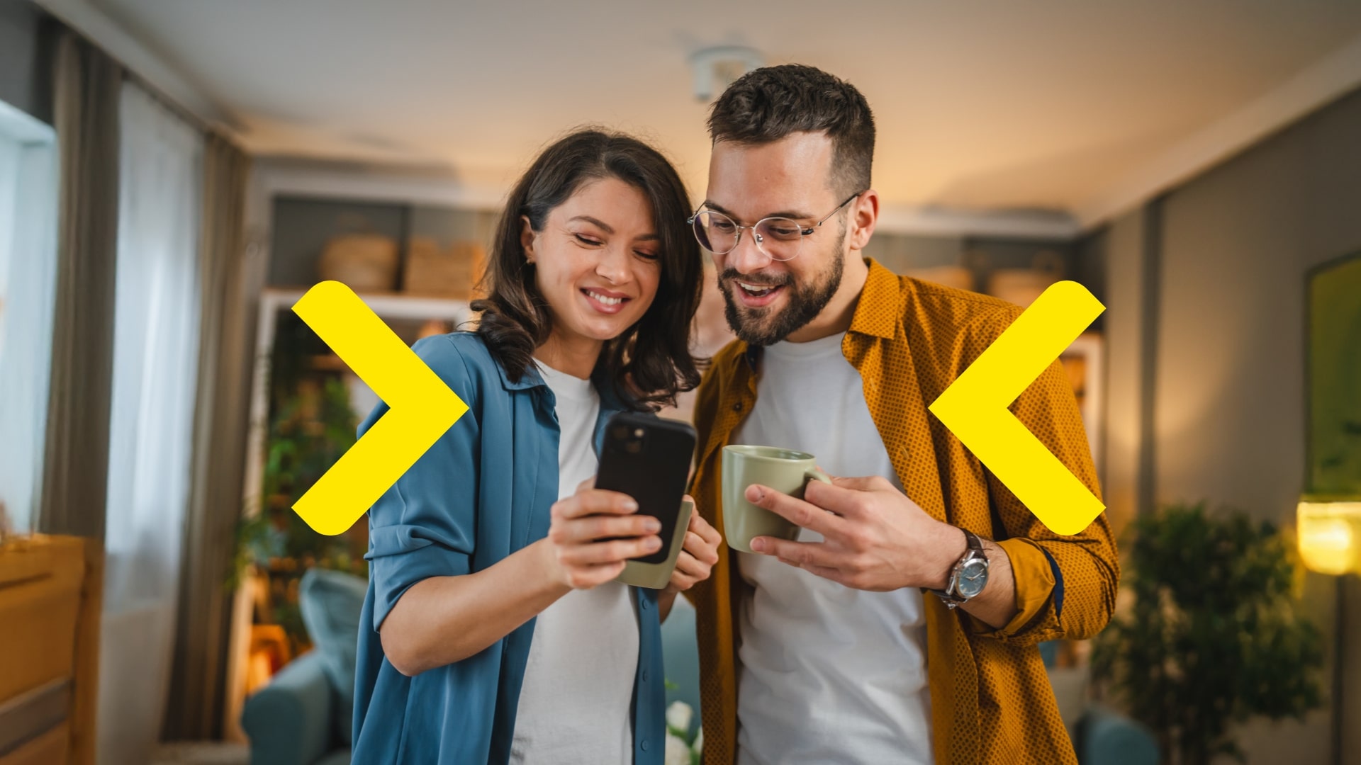 Mladý pár investuje do akcií přes apku v mobilu