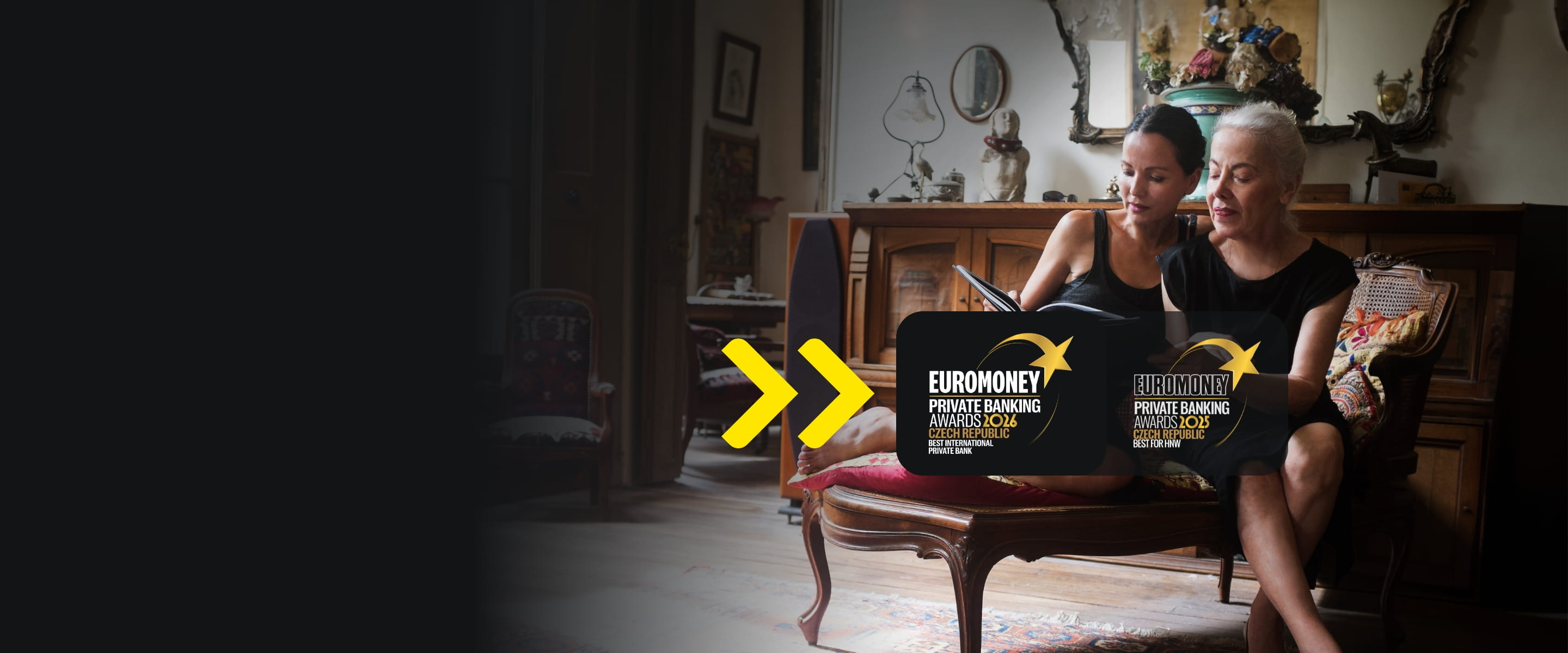 ženy v luxusním prosředí, loga s oceněním Euromoney.